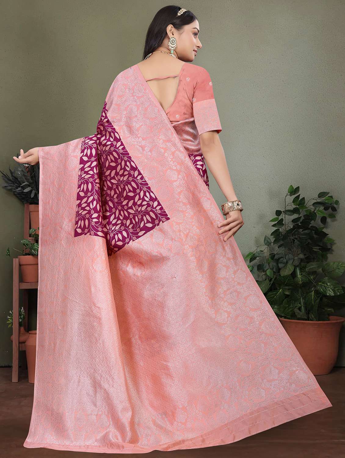 women self design banarasi saree with blouse - 21994511 - Standard Image - 3