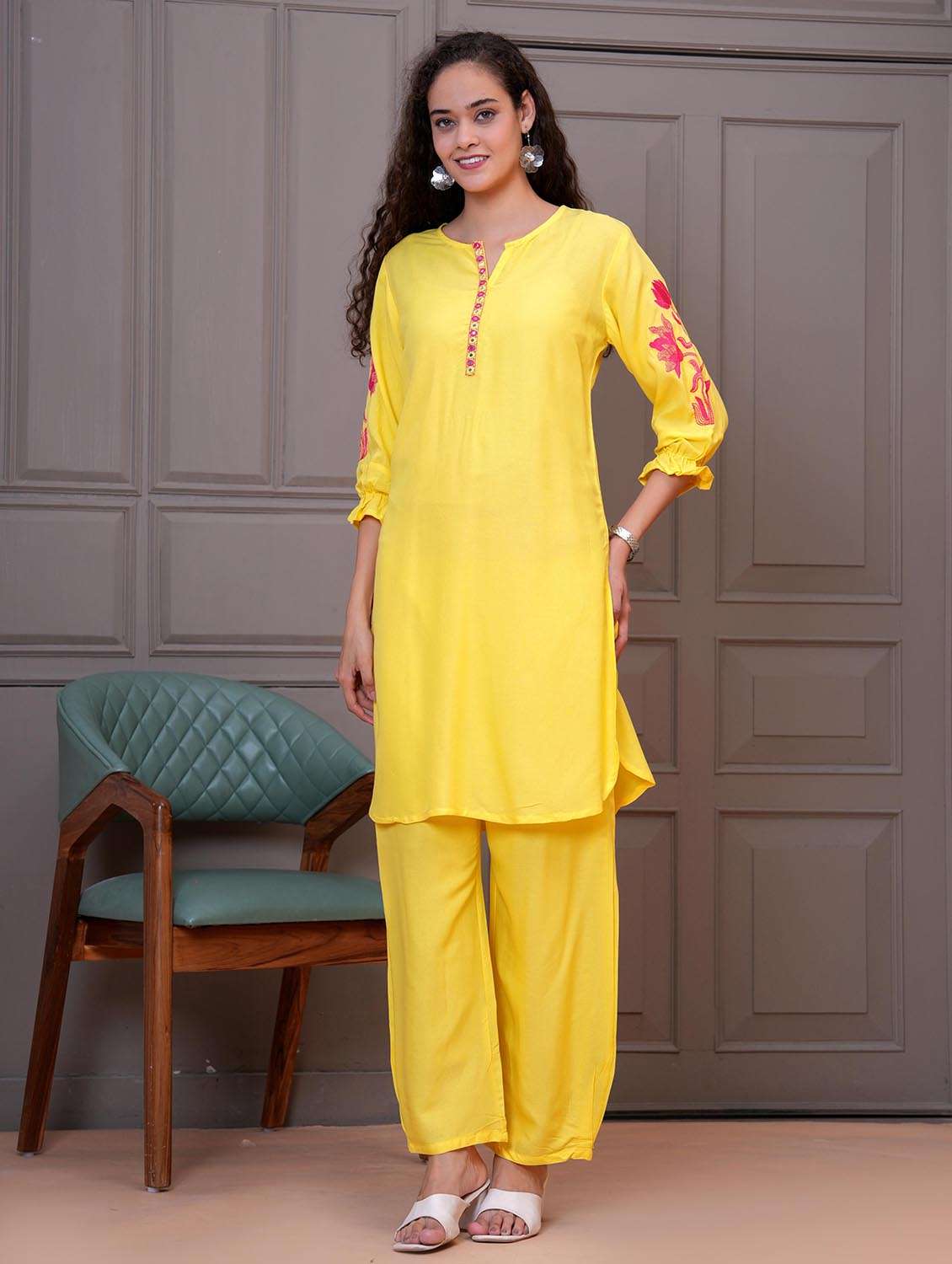 women embroidered kurta and palazzo set - 21995138 -  Standard Image - 5