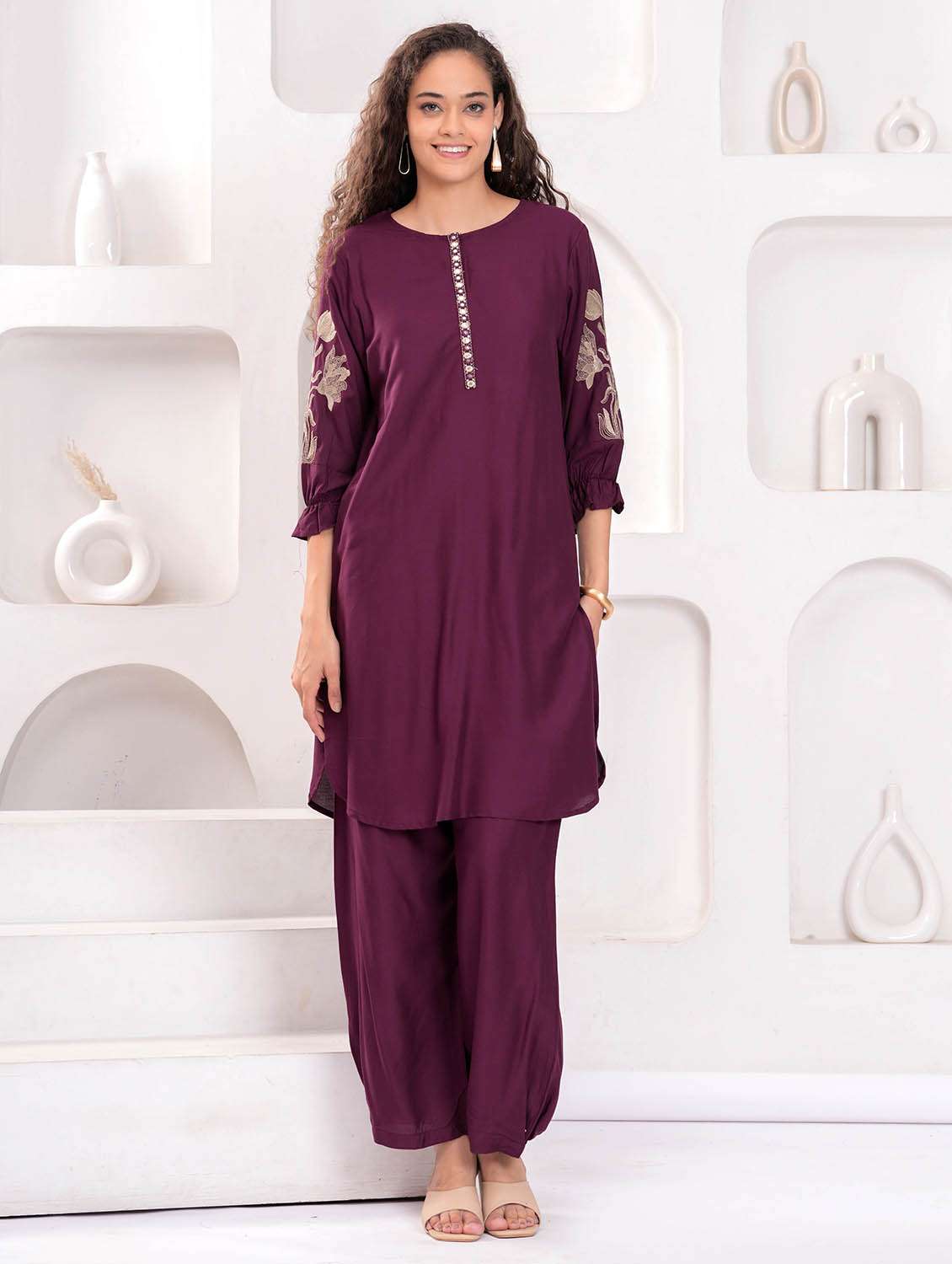 women embroidered kurta and pant set - 21995165 -  Zoom Image - 0