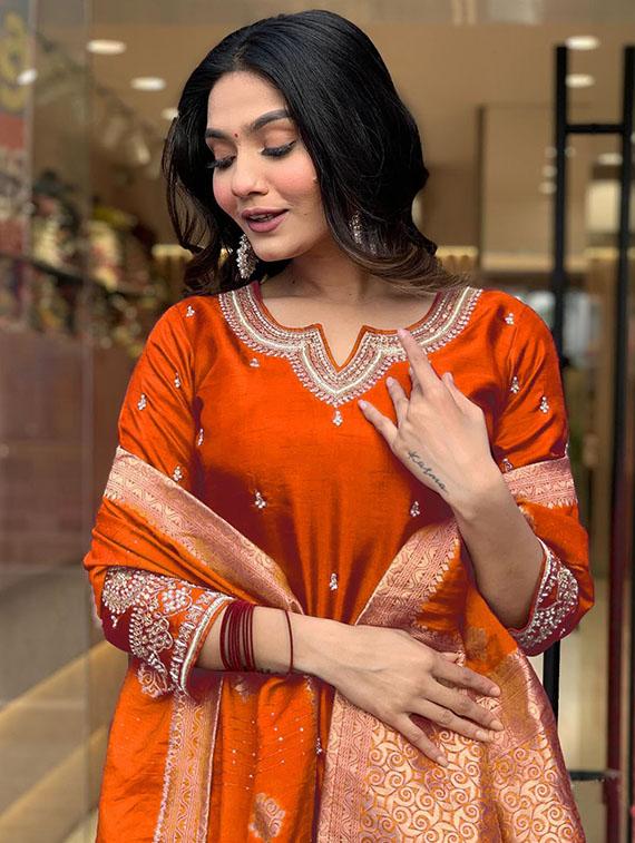 women embroidered kurta and pant with dupatta - 21995256 - Standard Image - 5
