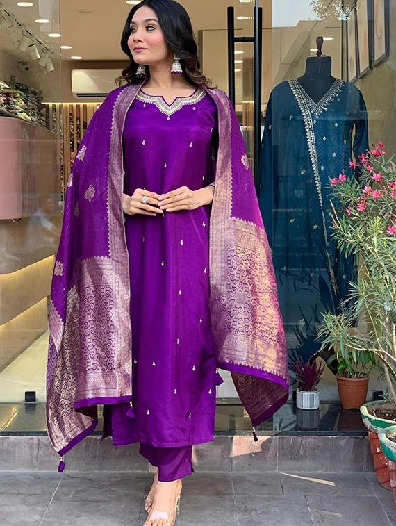women embroidered kurta and pant with dupatta - 21995257 - Standard Image - 3