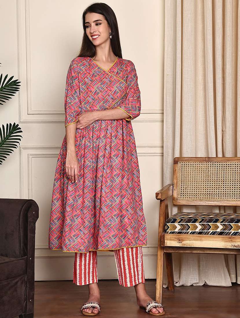 women printed three quarter sleeve kurta pant set