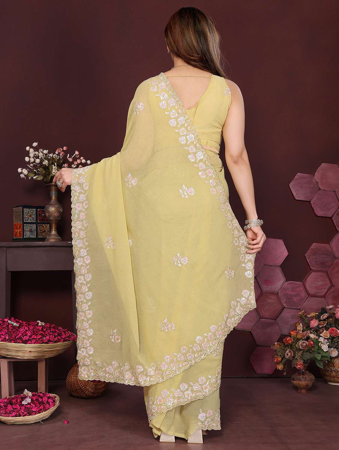 women solid with work embroidered saree with blouse - 21996422 -  Standard Image - 3