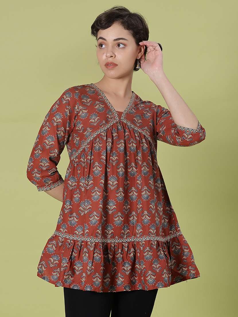 women printed three quarter sleeve kurti