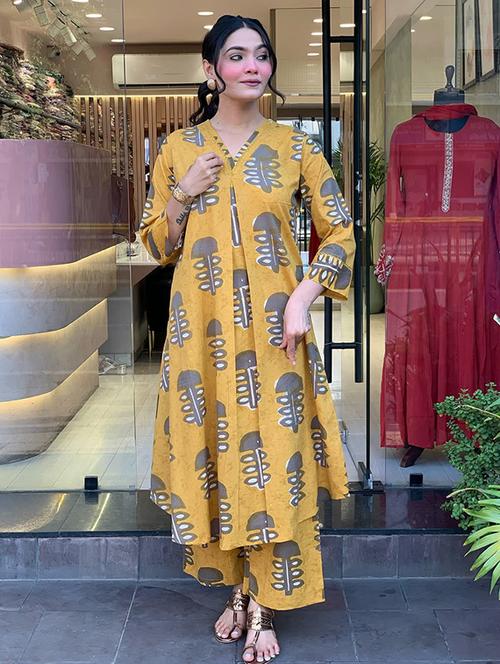 women printed three quarter sleeve kurta palazzo set - 21997877 -  Standard Image - 0