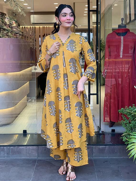 women printed three quarter sleeve kurta palazzo set - 21997877 -  Zoom Image - 0