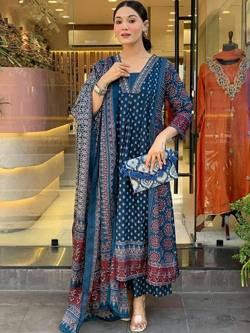 women printed three quarter sleeve kurta palazzo with dupatta set - 21997878 -  Standard Image - 0