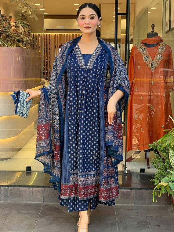 women printed three quarter sleeve kurta pant with dupatta set