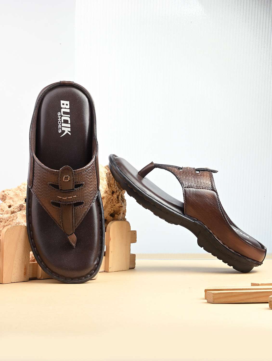 men solid toe separator sandal