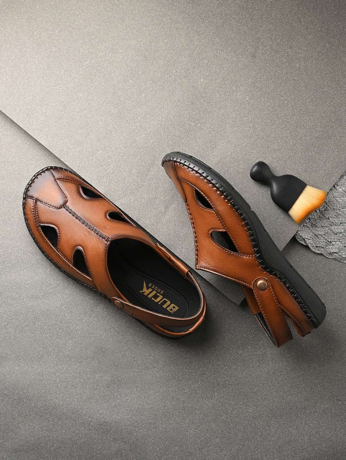 men solid back strap sandal