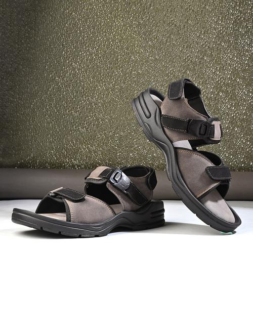 men solid back strap floater - 21998083 - Standard Image - 0