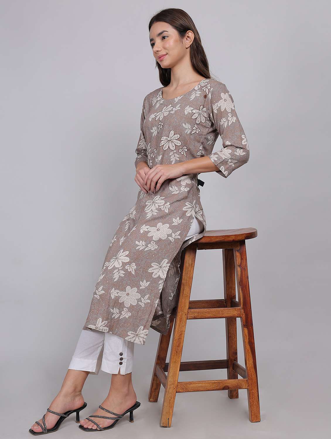 women floral printed three quarter sleeve straight kurta
