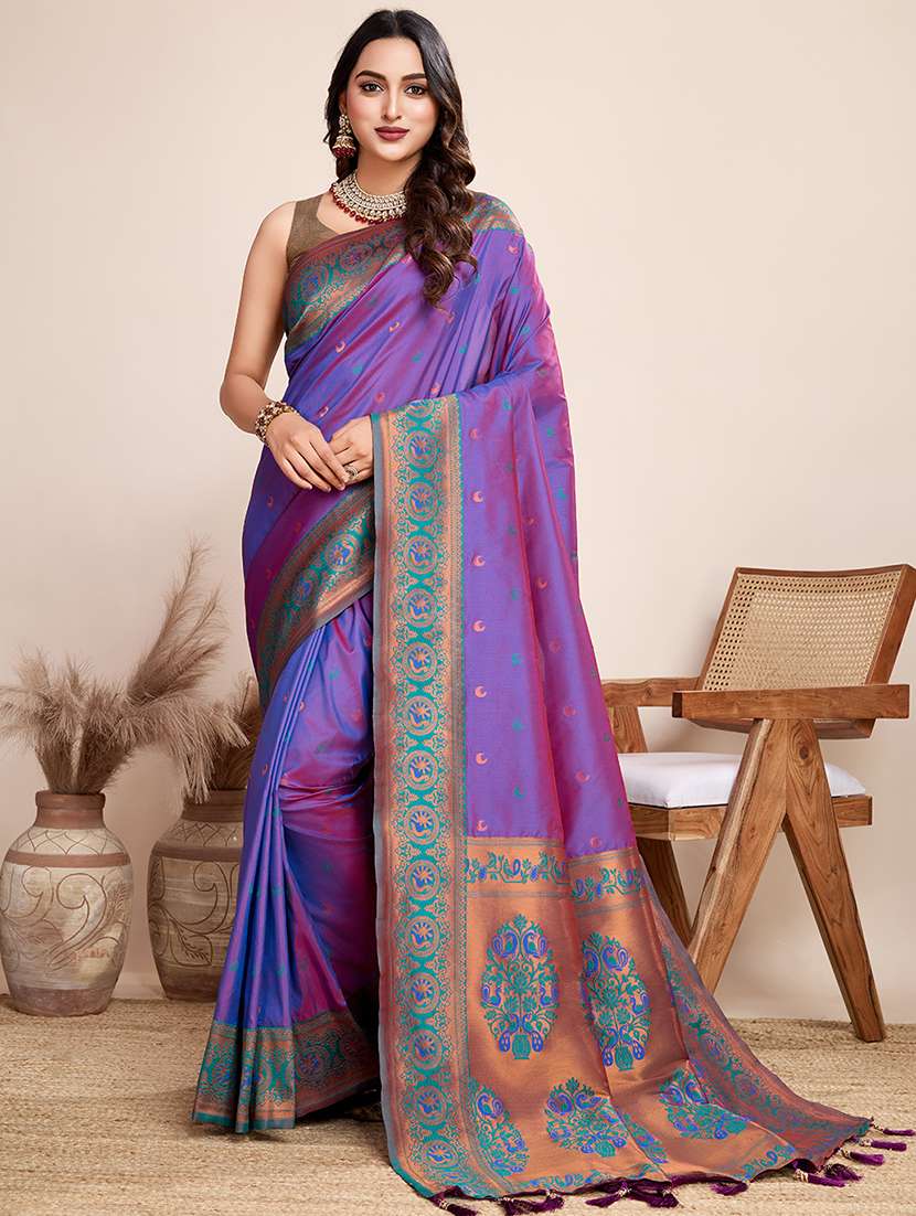 women self design bordered saree with blouse