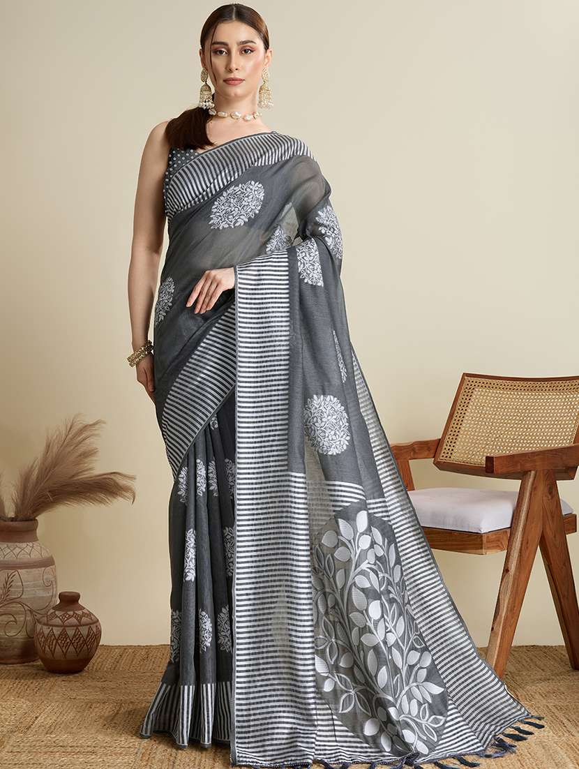 women self design bordered saree with blouse