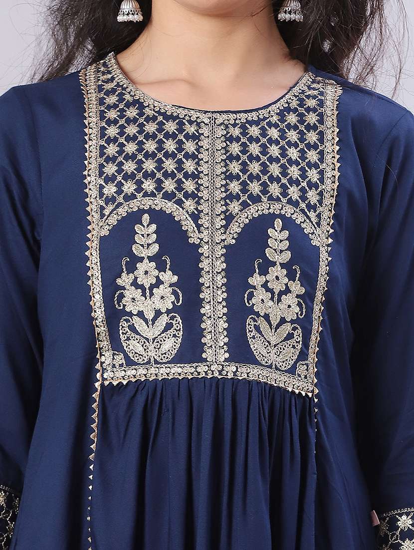 women three quarter sleeve flared kurta - 21999912 -  Standard Image - 5