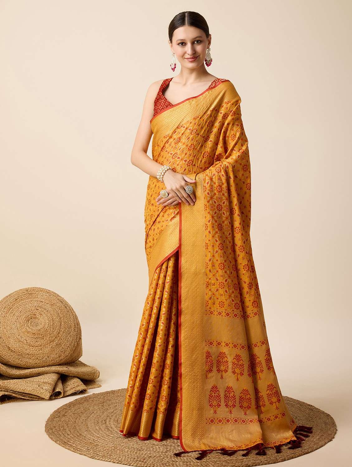women self design banarasi saree with blouse