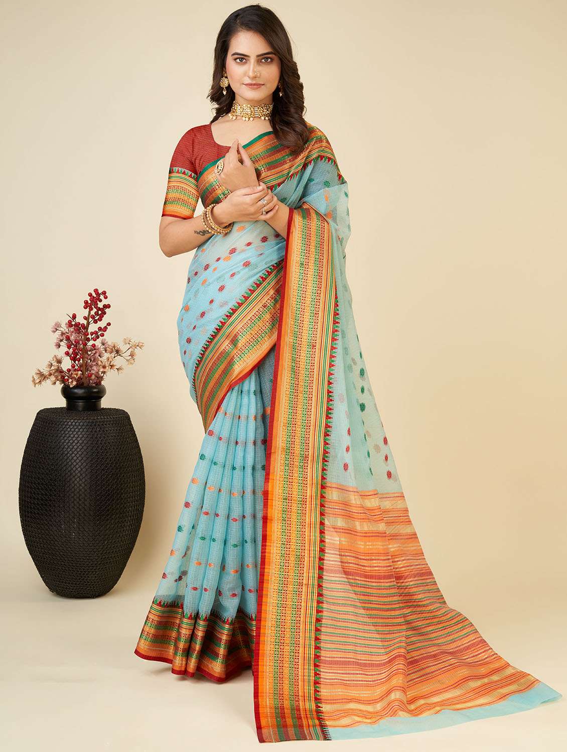 women self design bordered saree with blouse
