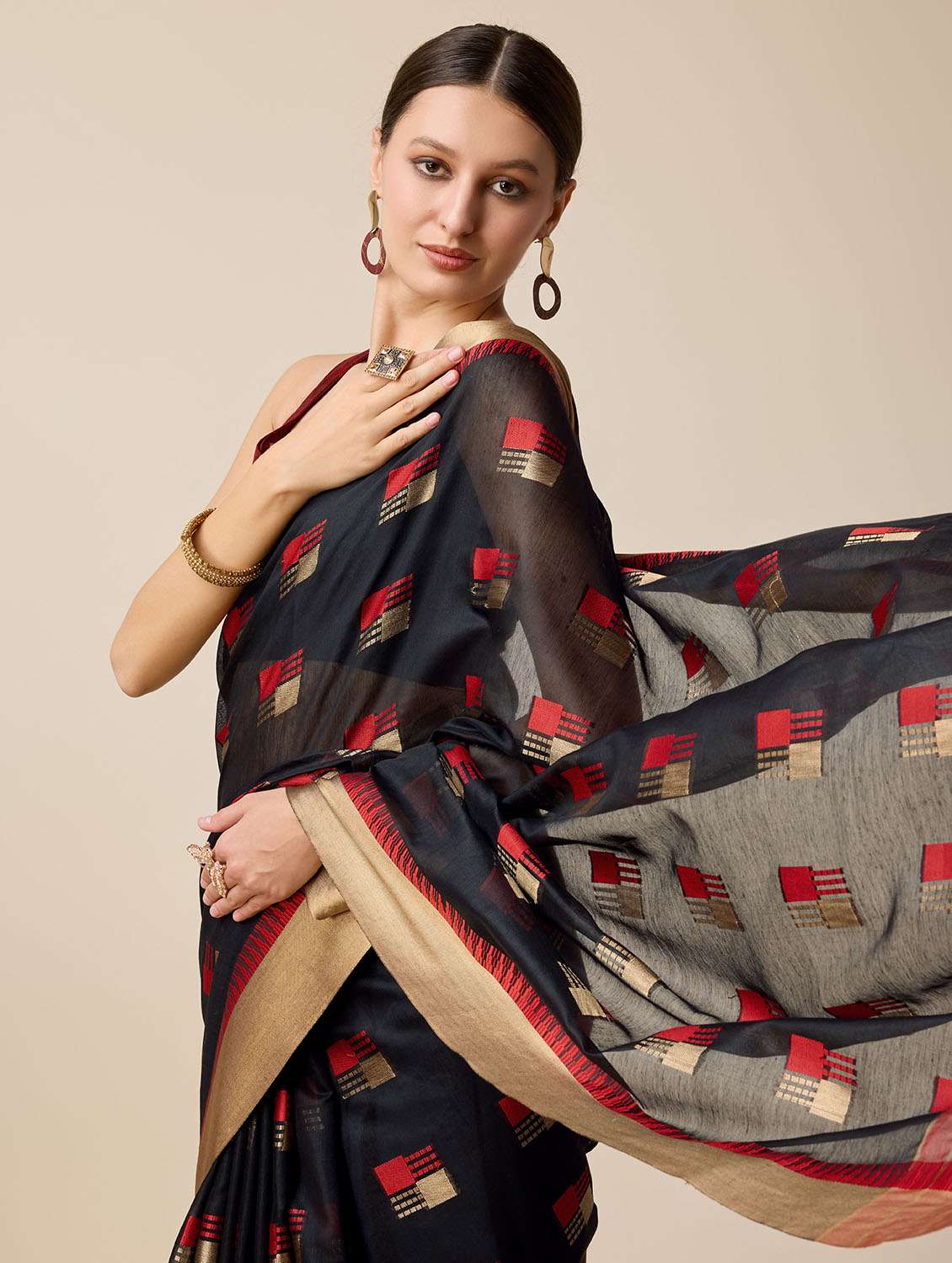 women self design bordered saree with blouse - 22001313 -  Standard Image - 3