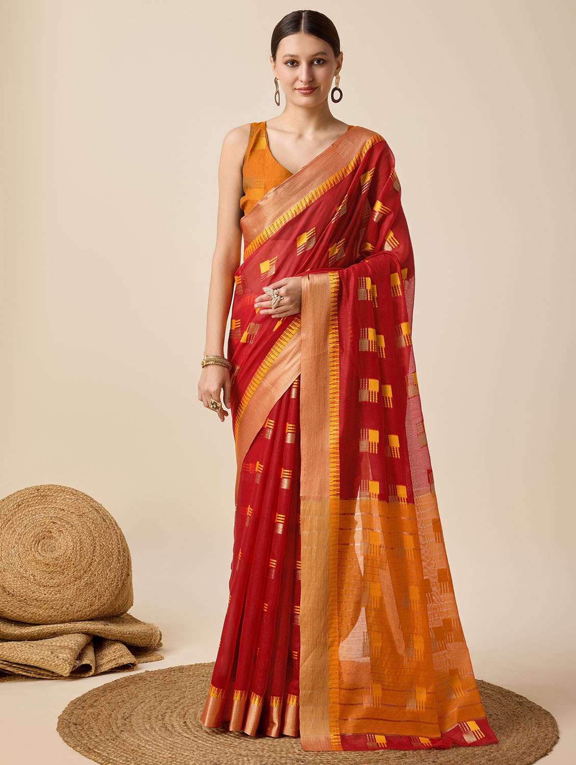 women self design bordered saree with blouse