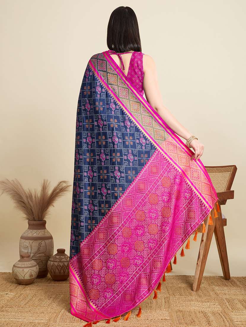 women self design patola saree with blouse - 22001327 -  Standard Image - 3