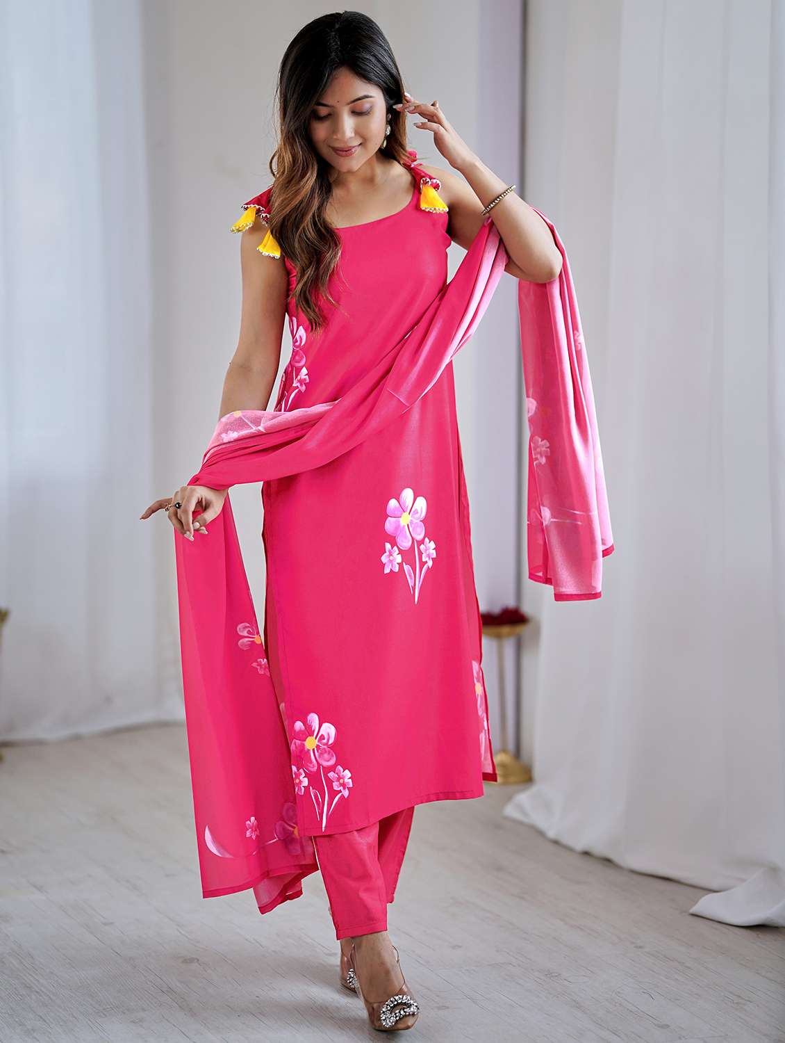 women floral printed sleeveless kurta pant with dupatta set - 22001603 -  Standard Image - 3