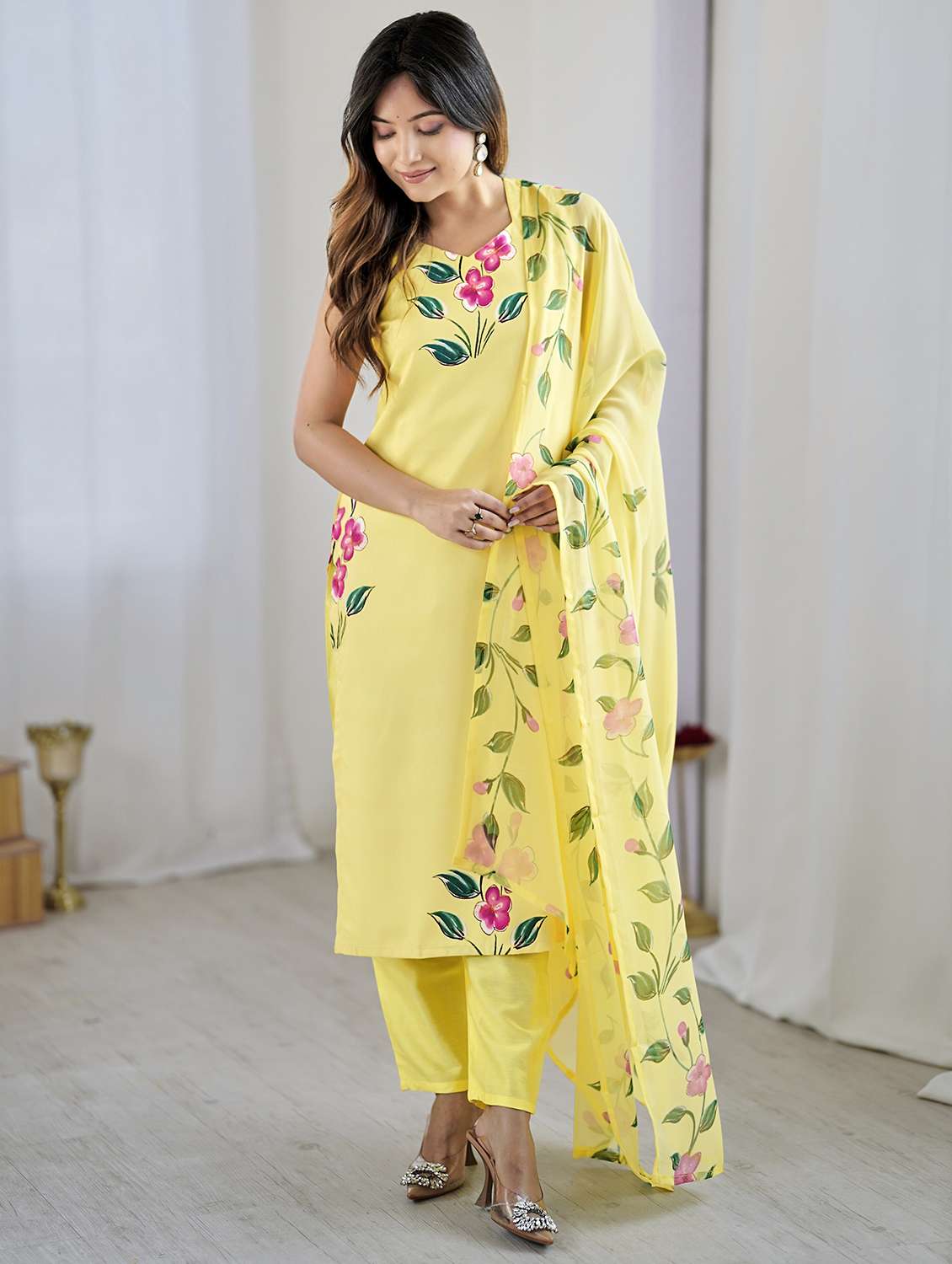women floral sleeveless kurta pant with dupatta set - 22001604 -  Standard Image - 3