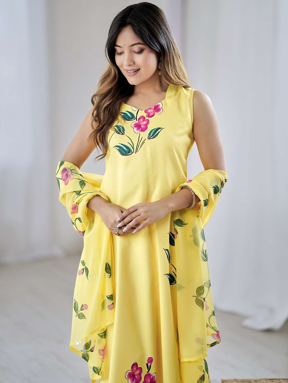 women floral sleeveless kurta pant with dupatta set - 22001604 -  Standard Image - 5