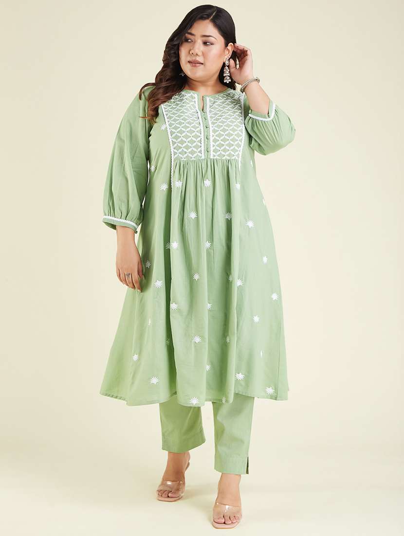 women plus size ebroidered three quarter sleeve kurta pant set