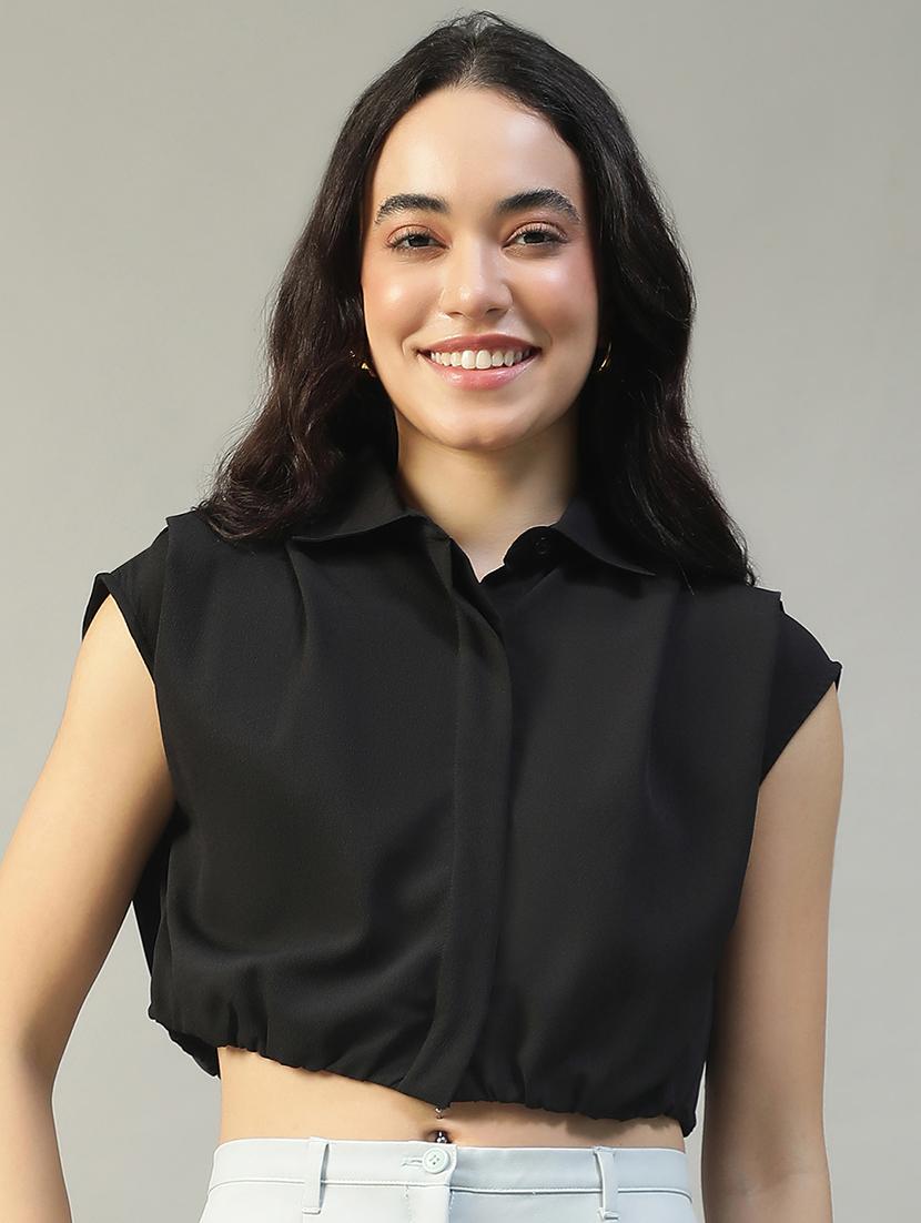 women solid collared sleeveless crop shirt