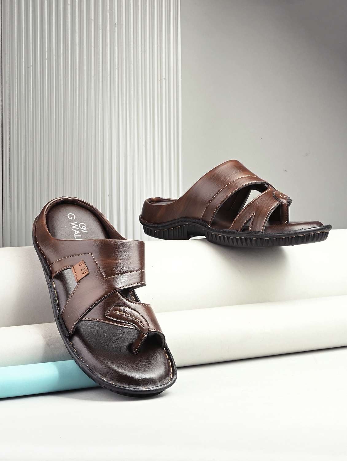 men solid toe separator sandal