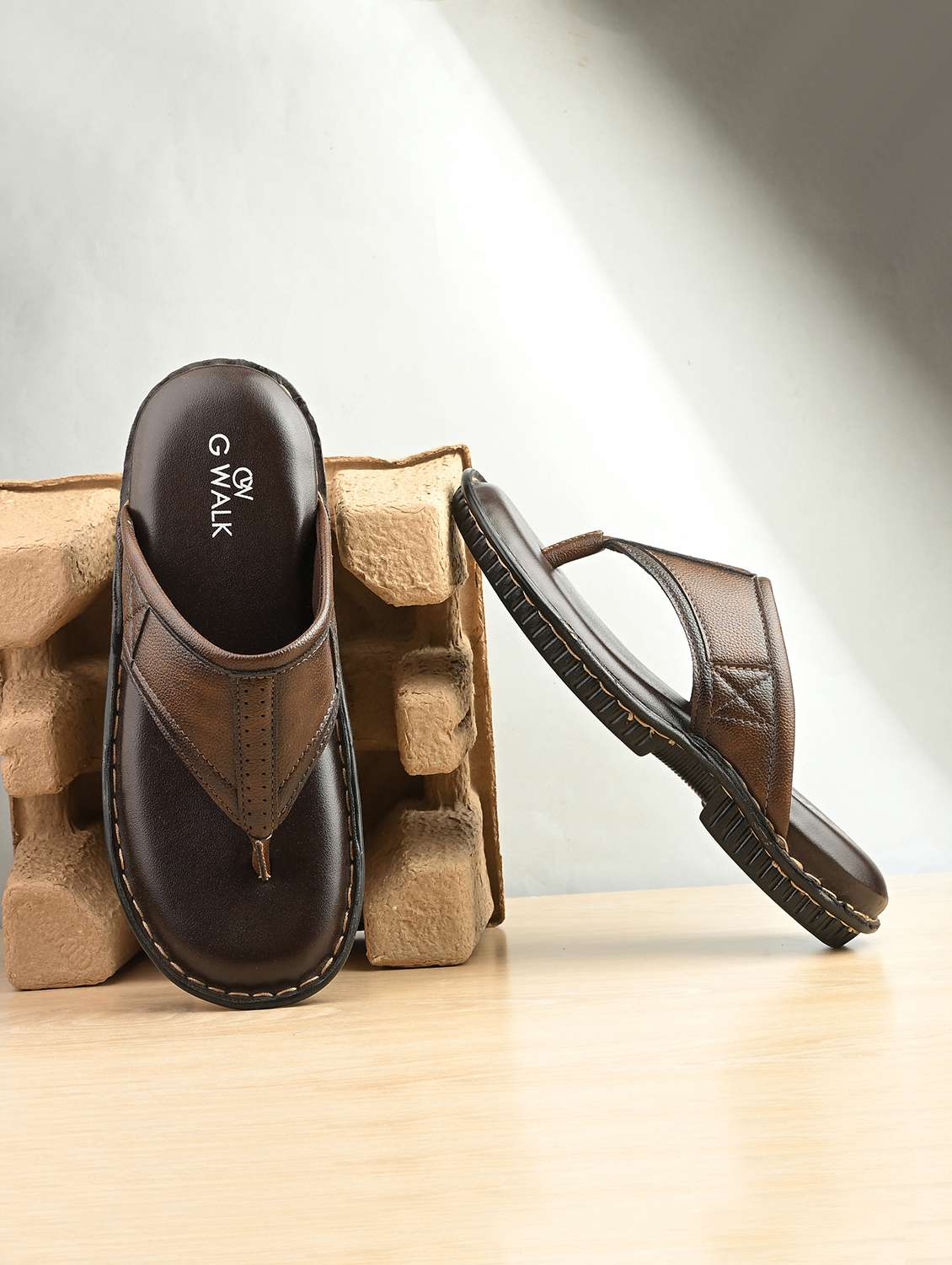 men solid toe separator sandal