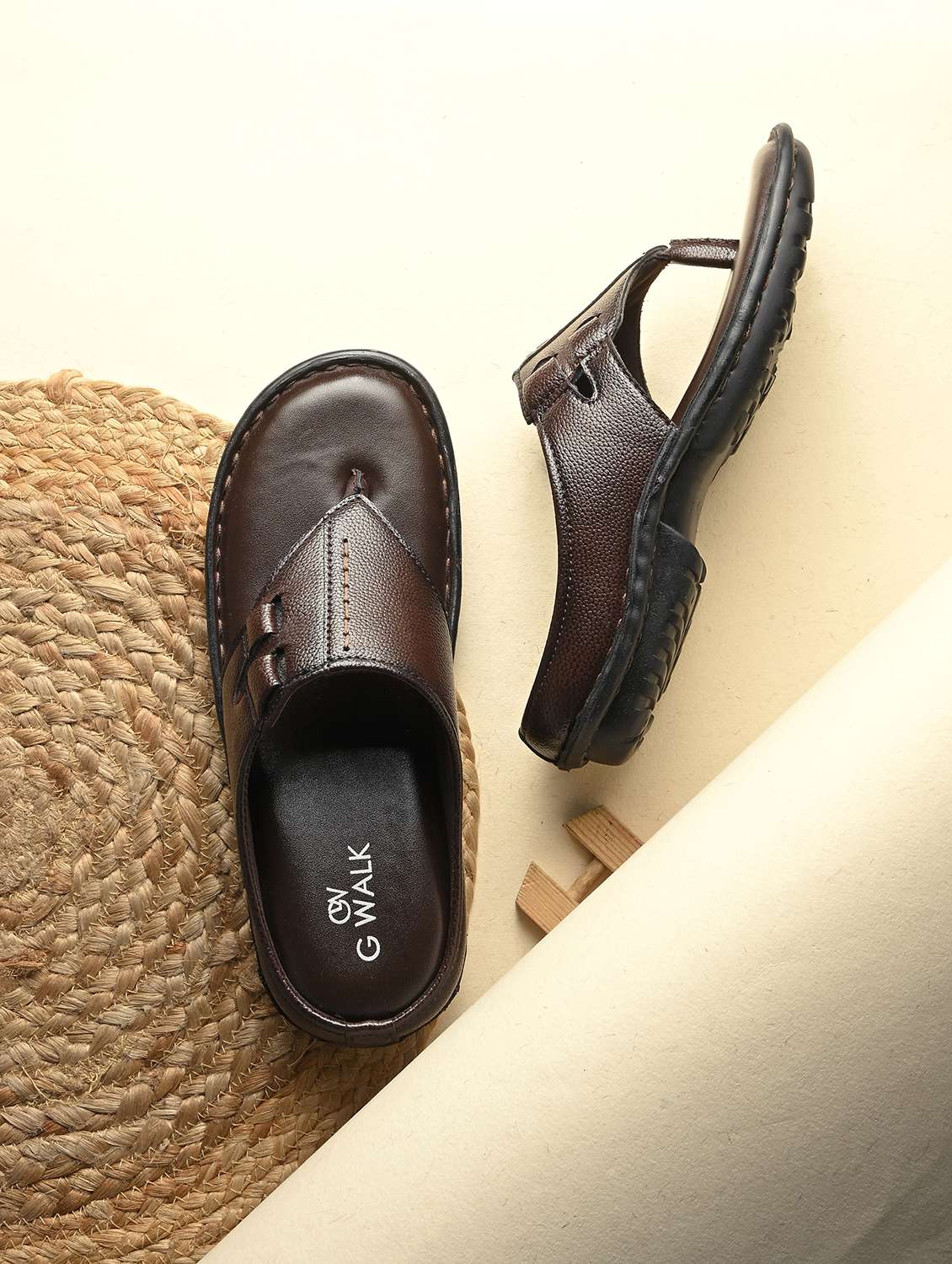 men solid toe separator sandal