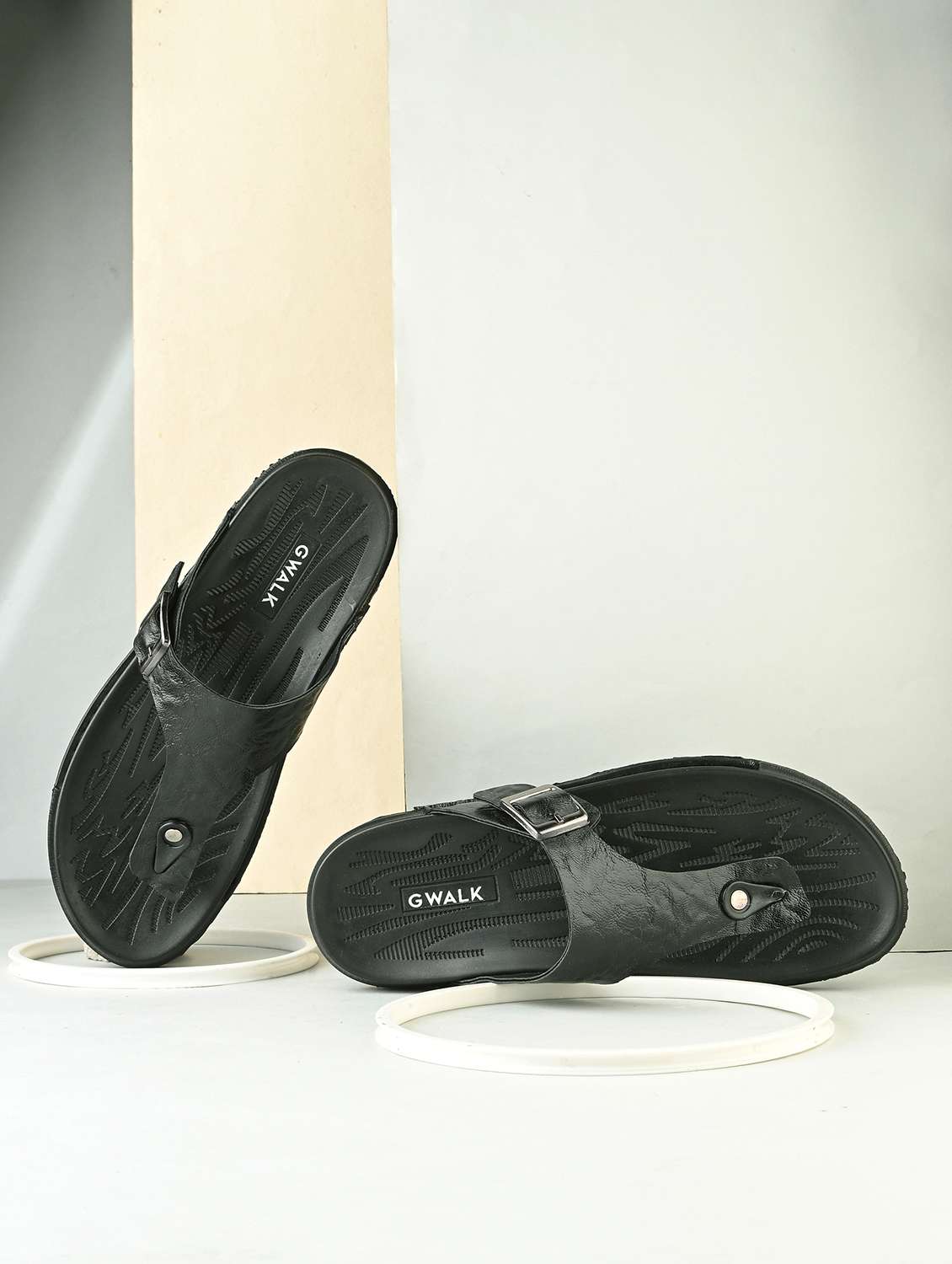 men olive toe seperator sandal