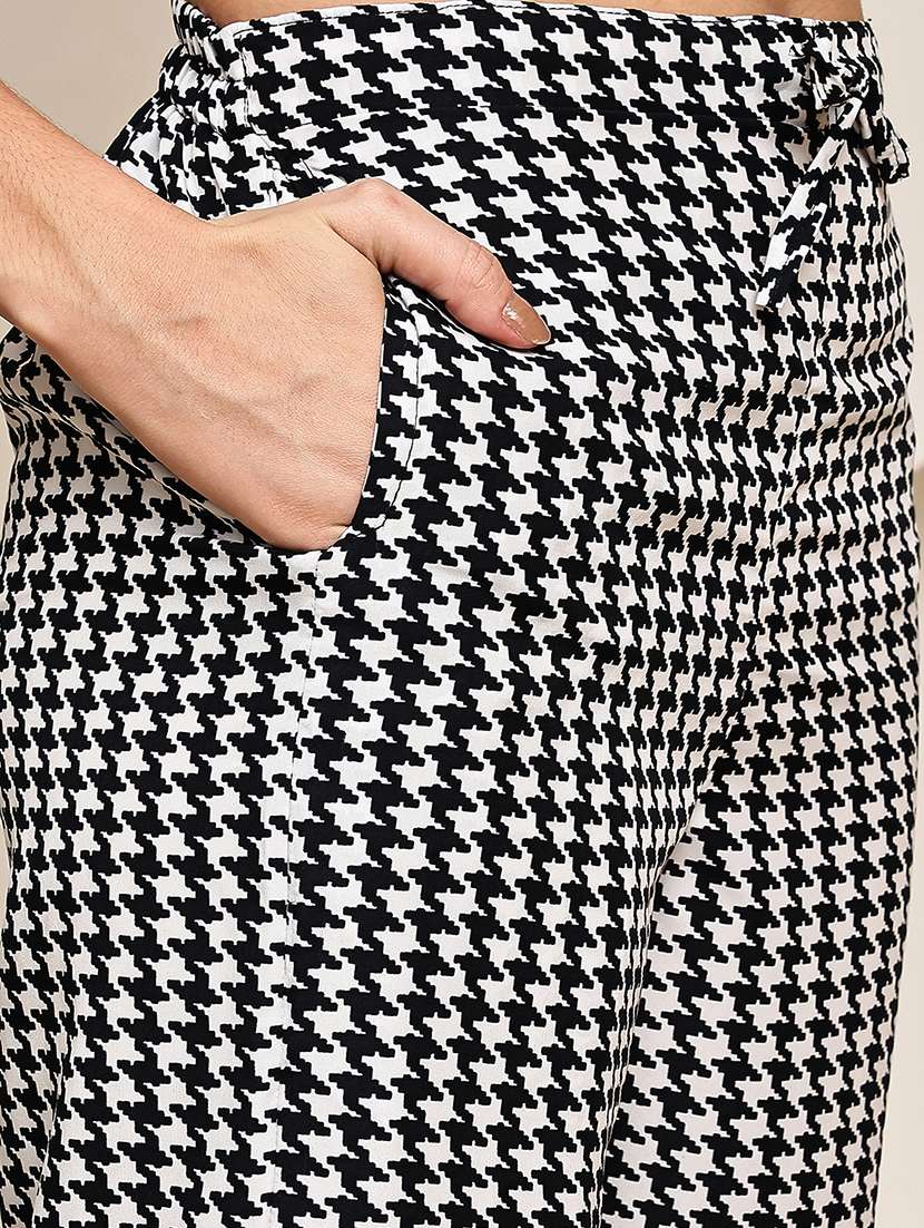 women houndstooth printed mid rise ankle length straight trouser - 22003952 -  Standard Image - 5