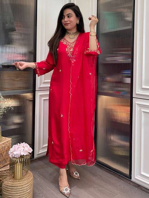 women embroidered three quarter sleeve kurta pant with dupatta set - 22004603 - Standard Image - 3