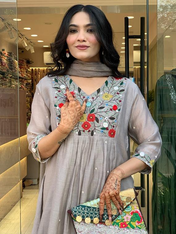 women embroidered three quarter sleeve kurta pant with dupatta set - 22004633 - Standard Image - 3