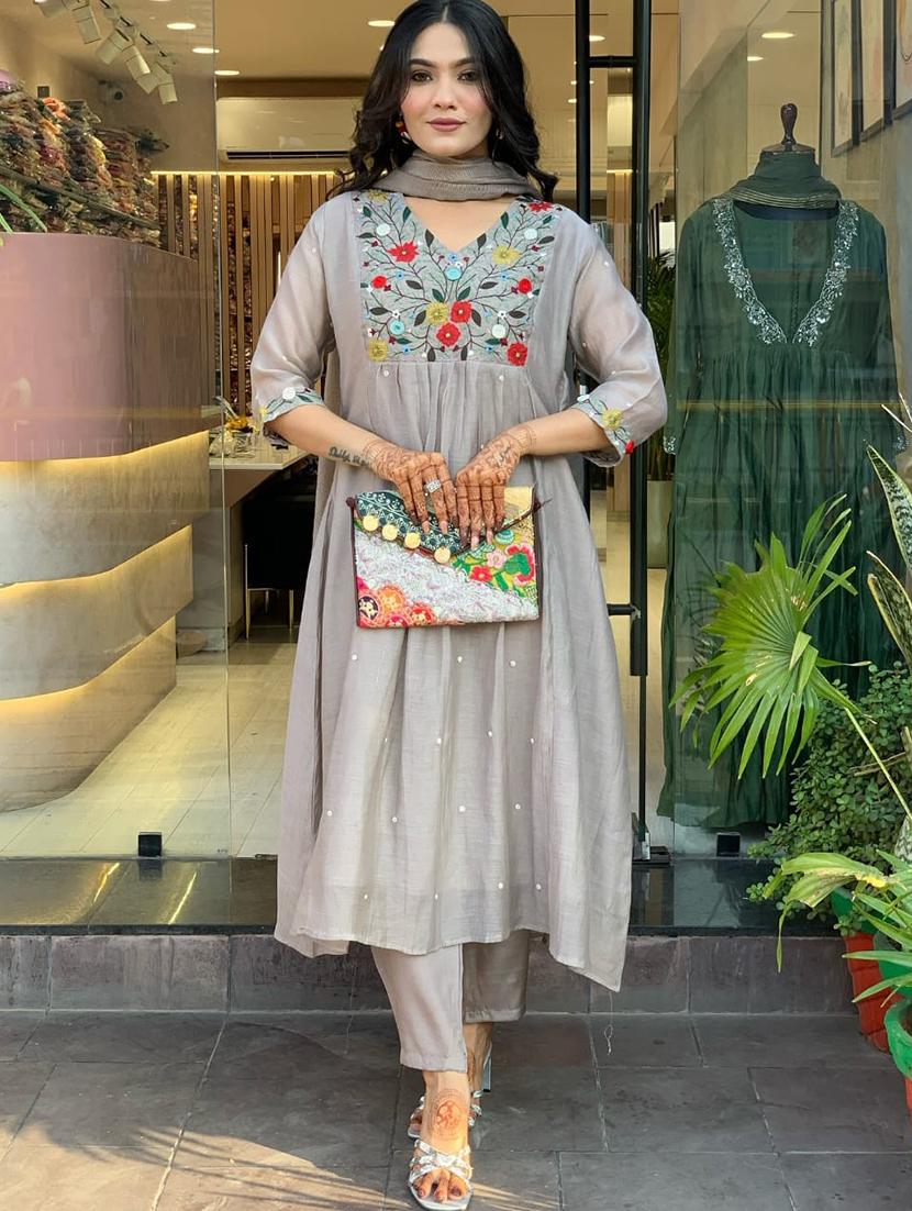women embroidered three quarter sleeve kurta pant with dupatta set