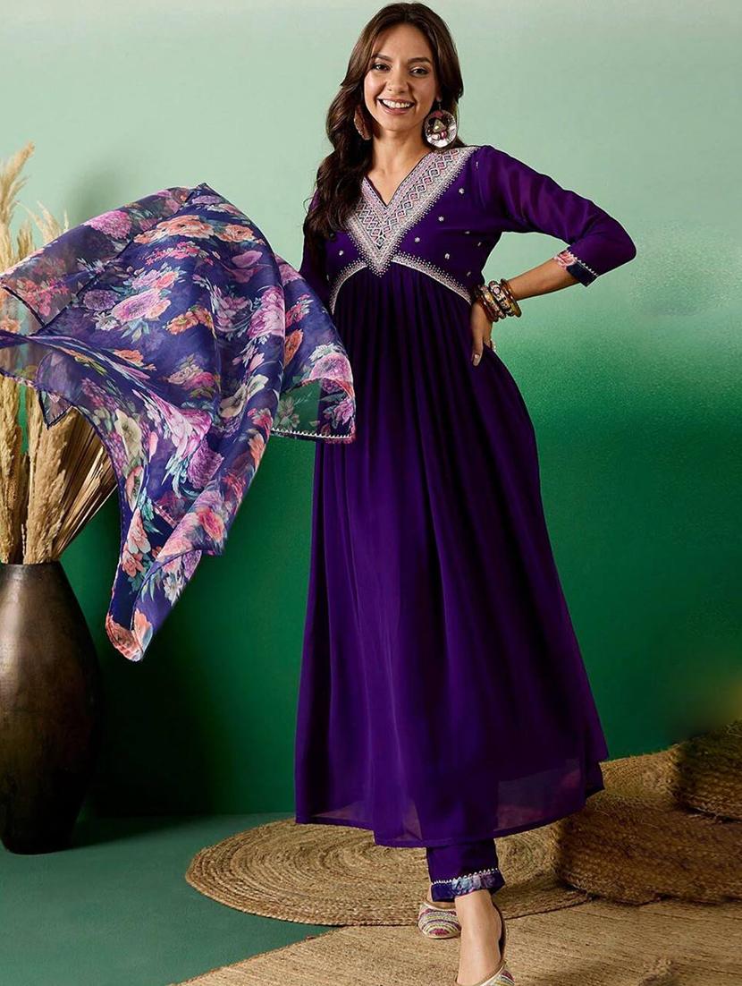 women embroidered three quarter sleeve kurta pant with dupatta set