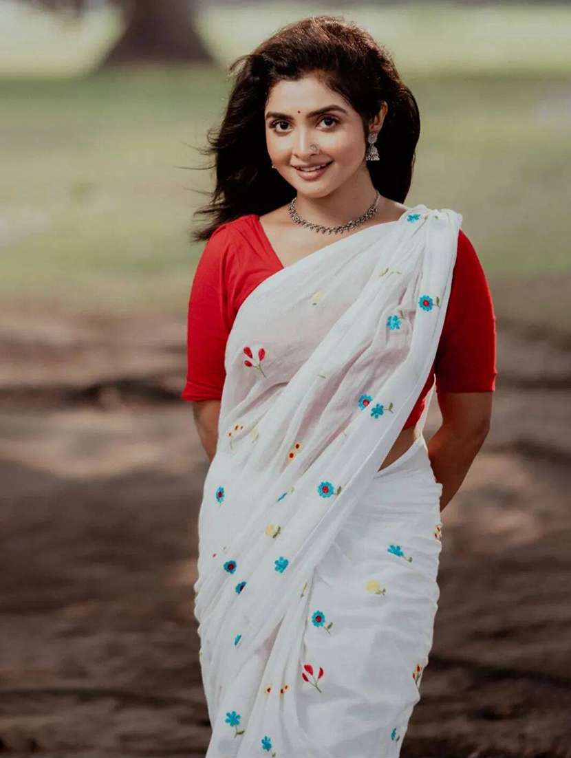women white embroidered handloom saree with blouse