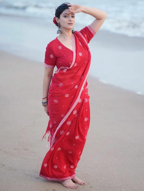women self design handloom saree with blouse - 22004965 - Standard Image - 0