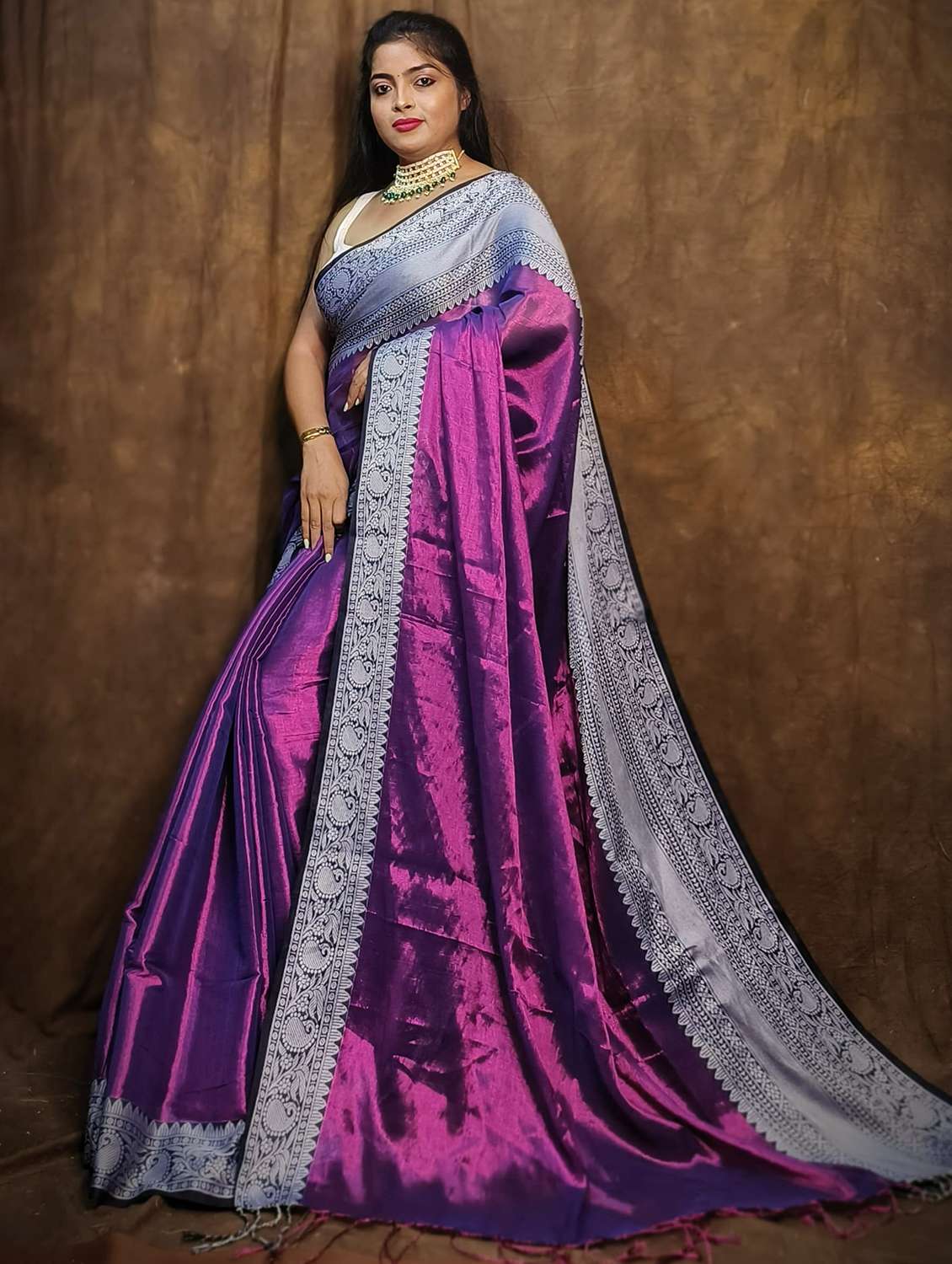 women solid with bordered saree - 22004980 - Standard Image - 3
