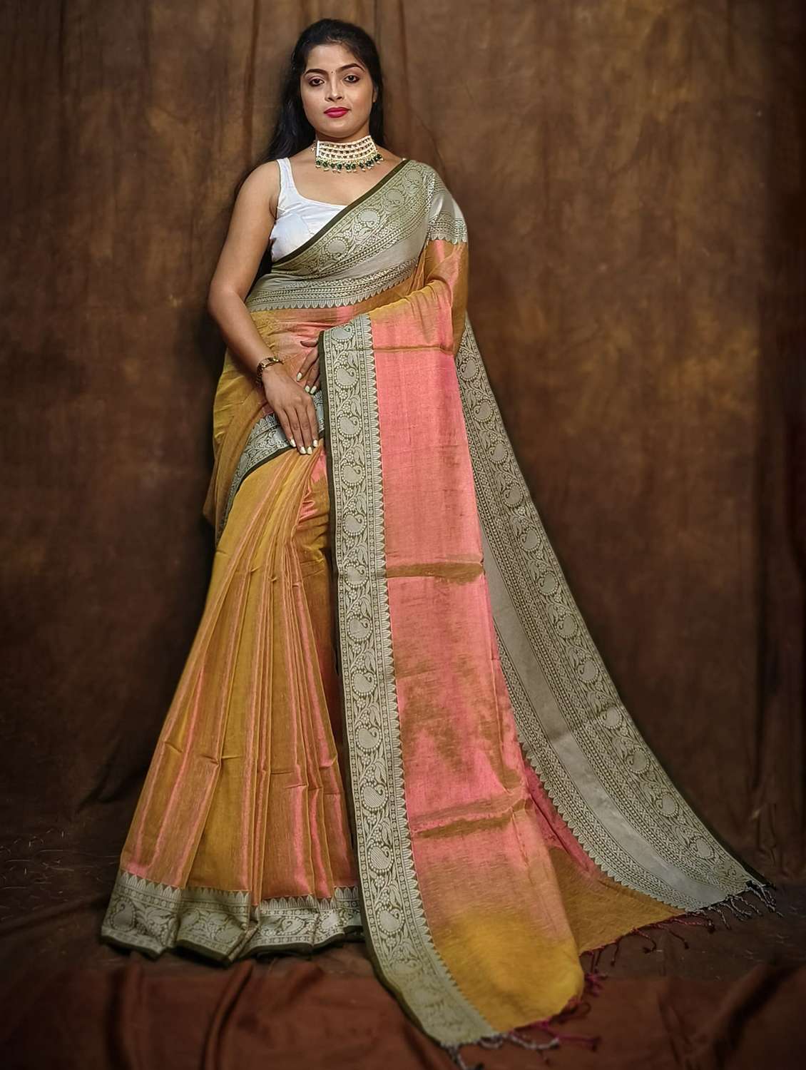 women solid with bordered saree - 22004982 -  Zoom Image - 0