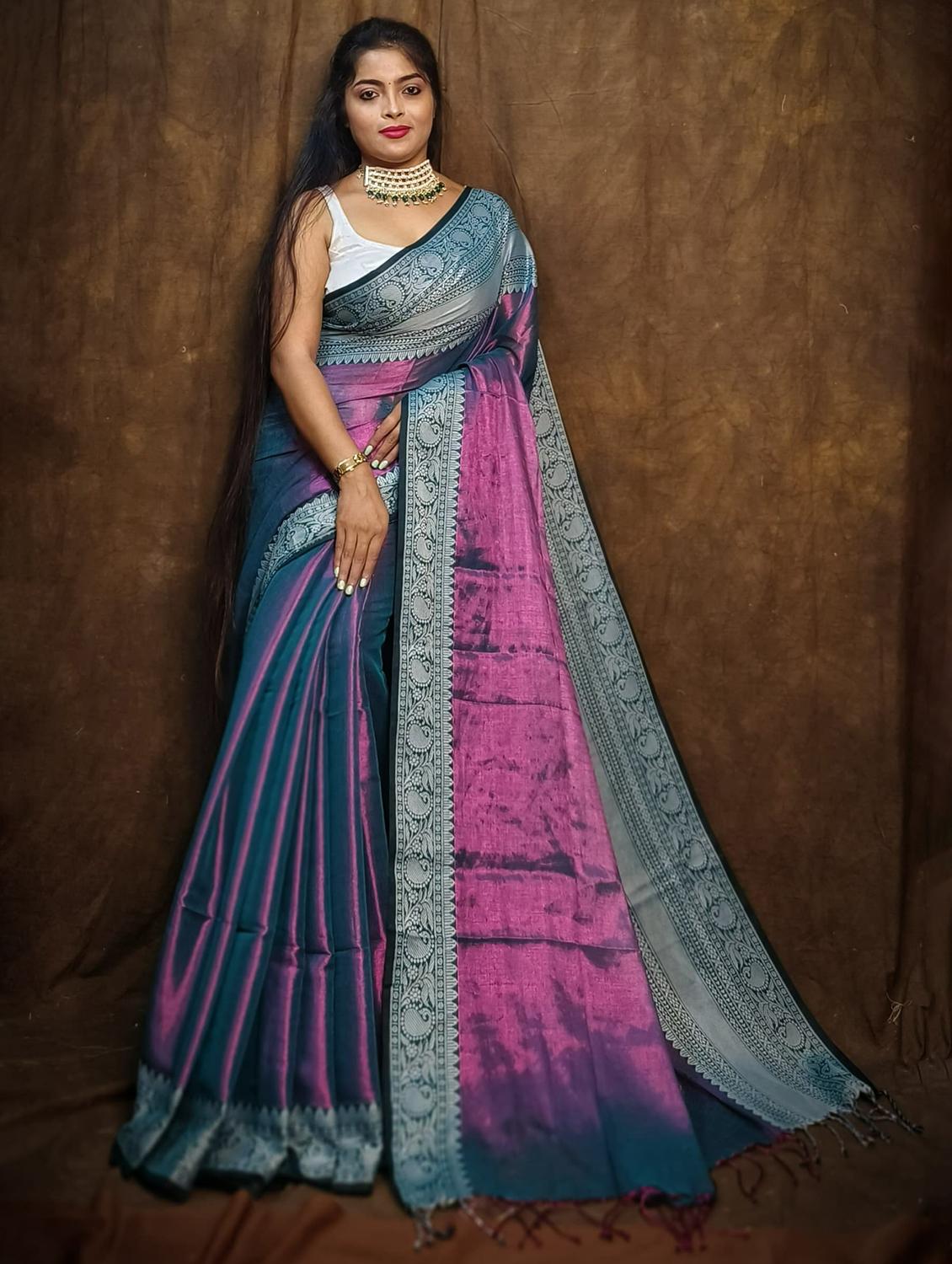 women solid with bordered saree - 22004983 -  Zoom Image - 0