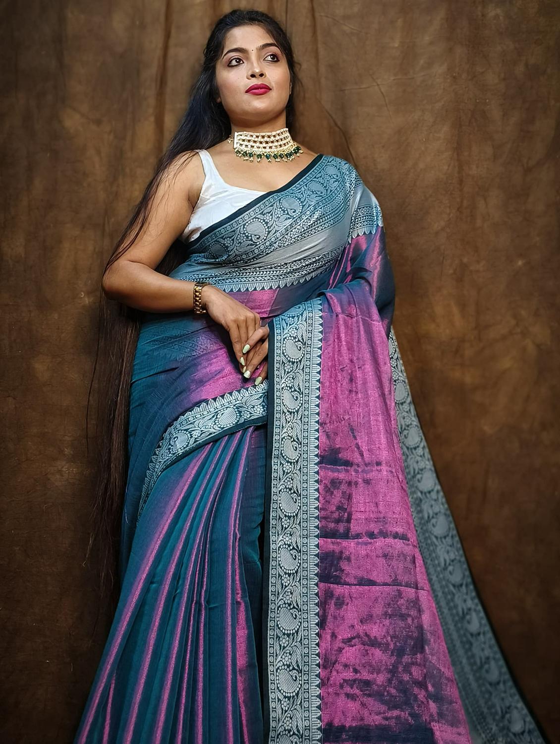 women solid with bordered saree - 22004983 - Standard Image - 3