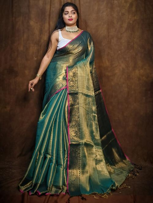 women solid with bordered saree - 22004984 -  Standard Image - 0