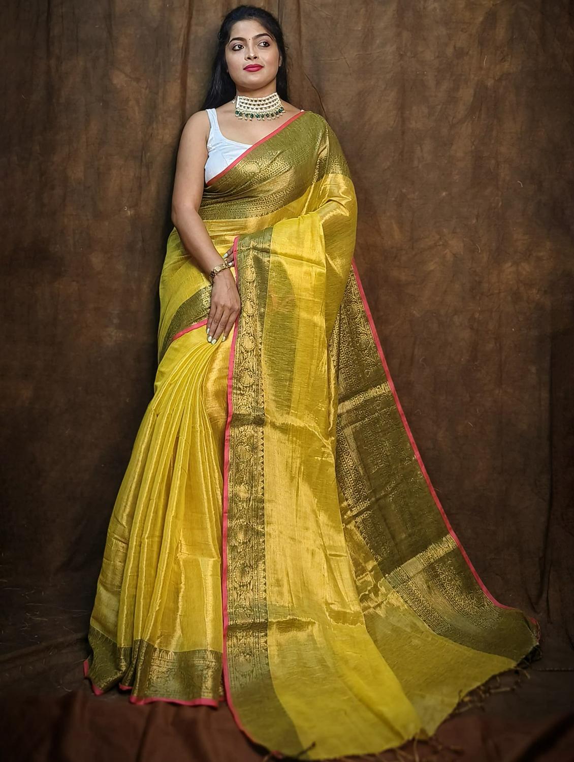 women solid with bordered saree - 22004985 -  Zoom Image - 0
