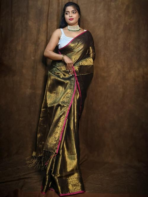 women solid with bordered saree - 22004986 -  Standard Image - 0