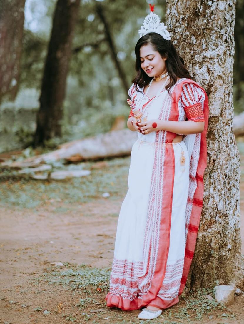 women white boardered handloom saree with blouse