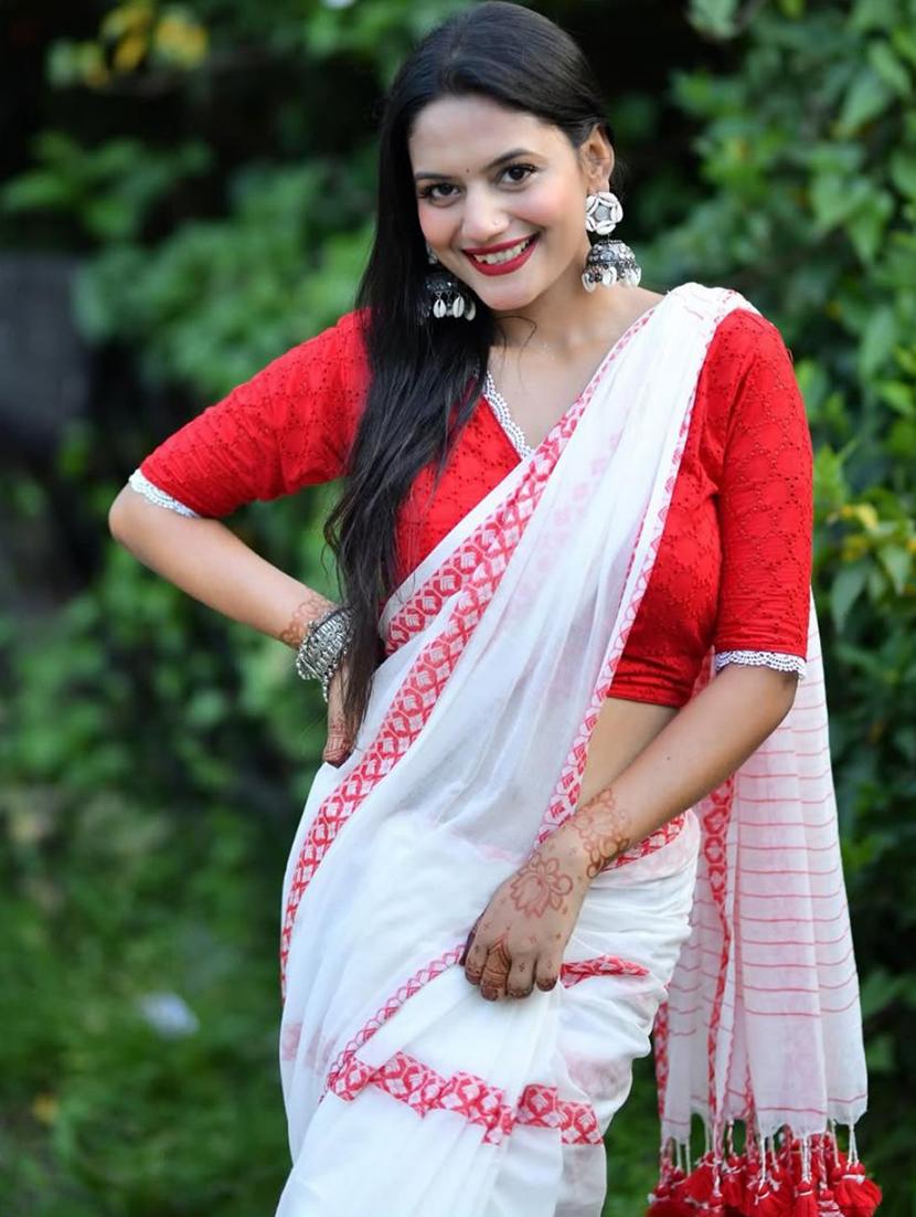 women white boardered handloom saree with blouse
