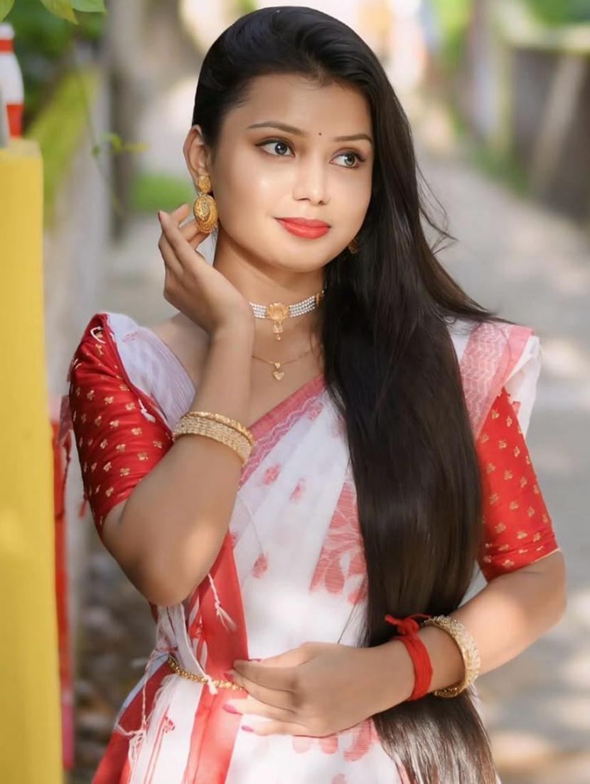 women white self designed handloom saree with blouse - 22005015 - Standard Image - 3